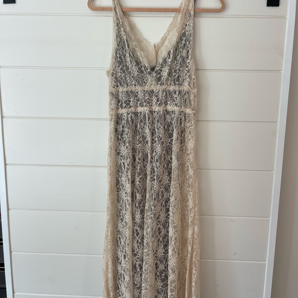 Chic Lace Maxi Dress in Cream